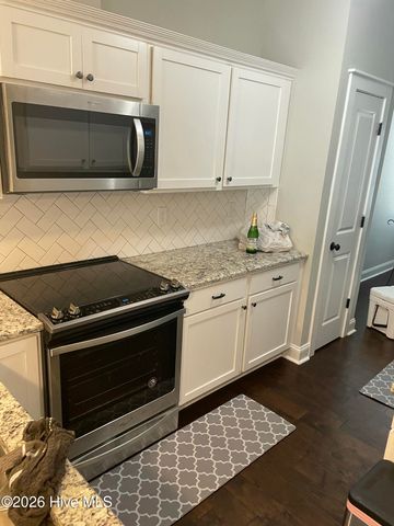 1823 Fox Den Way 2, Greenville, NC 27858
