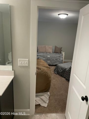 1823 Fox Den Way 2, Greenville, NC 27858