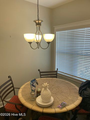1823 Fox Den Way 2, Greenville, NC 27858