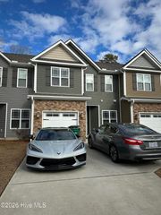 1823 Fox Den Way 2, Greenville, NC 27858