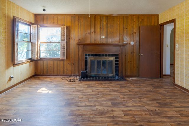 830 W Elm Street, Columbus, KS 66725