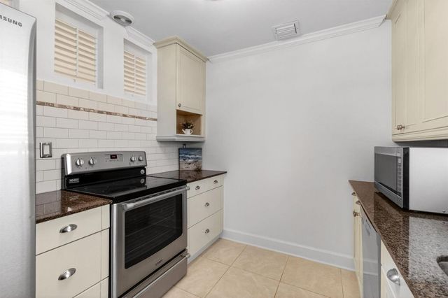 201 Del Rio Boulevard, Boca Raton, FL 33432
