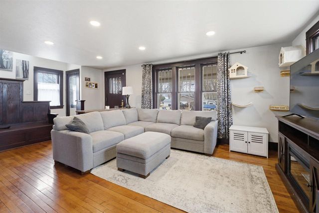 216 FOOTE STREET, Seymour, WI 54165