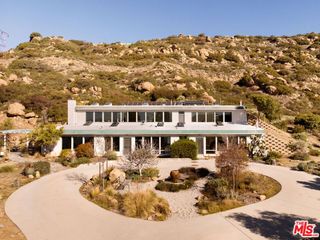 7401 Studio Road, Canoga Park, CA 91304