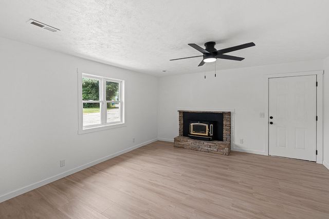 205 S Pine Street, Billings, MO 65610