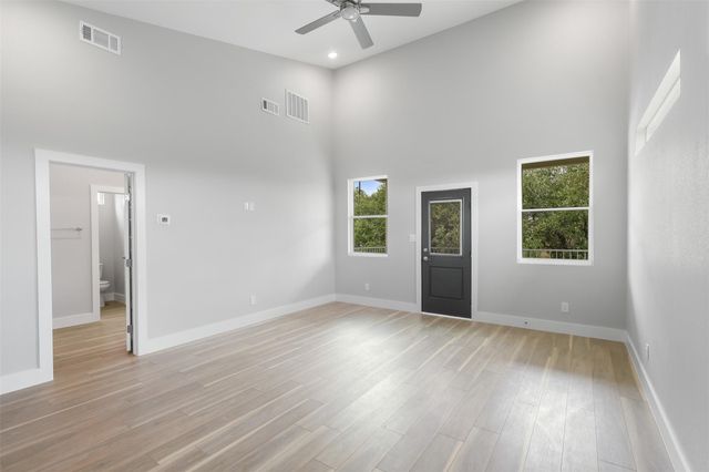 301 Knights ROW, Horseshoe Bay, TX 78657