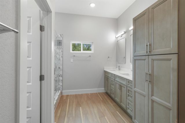 301 Knights ROW, Horseshoe Bay, TX 78657