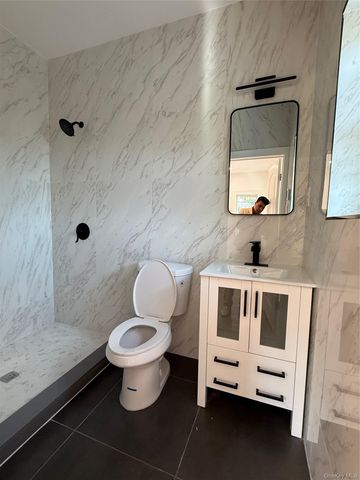 118-11 E LAKEVIEW BLVD, Queens Village, NY 11434