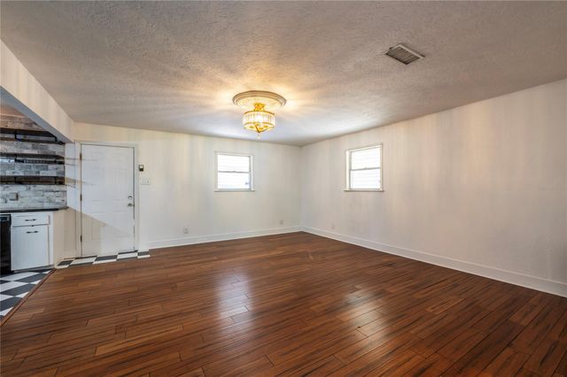 1219 Park Lane, Texas City, TX 77590
