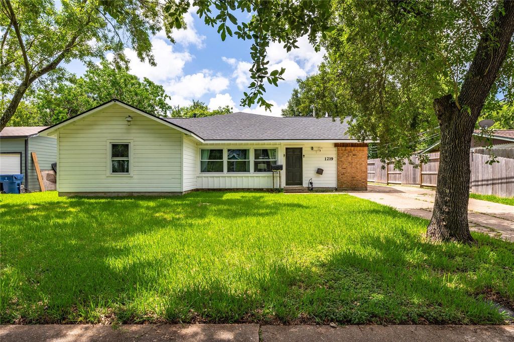 1219 Park Lane, Texas City, TX 77590