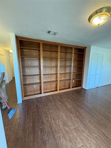 10941 Rosewood Court, La Porte, TX 77571