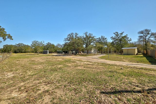 1485 Pettytown RD, Dale, TX 78616