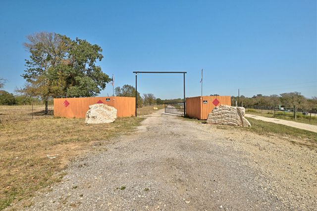 1485 Pettytown RD, Dale, TX 78616