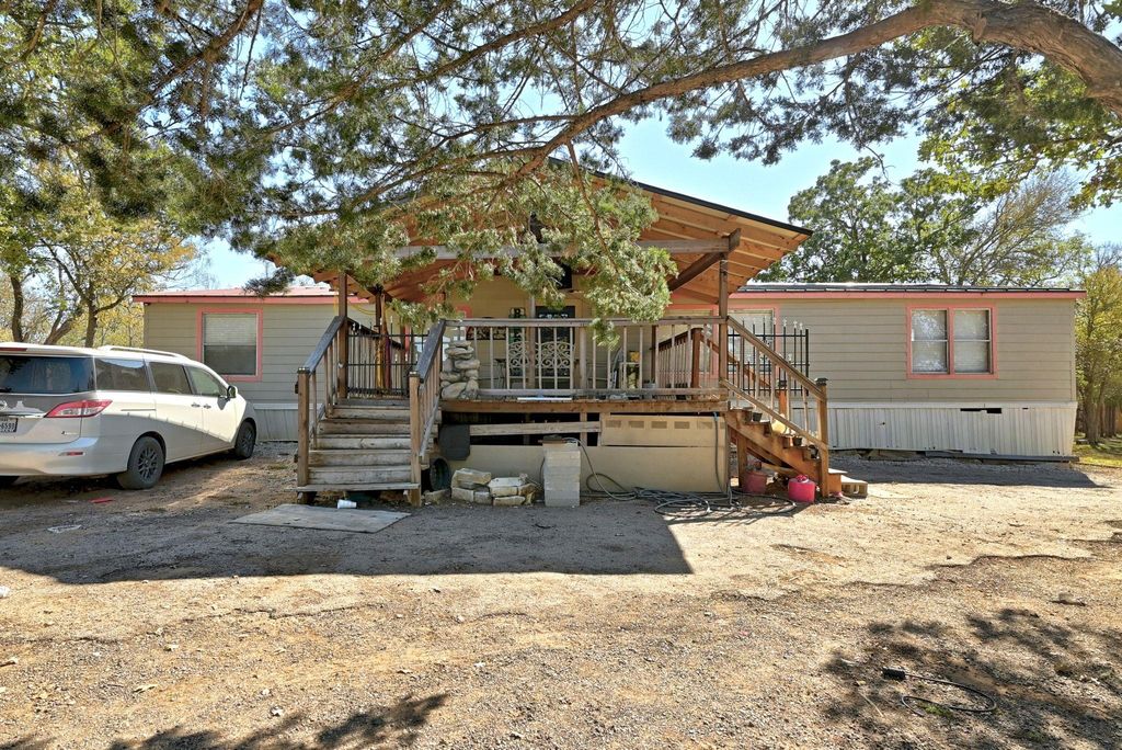 1485 Pettytown RD, Dale, TX 78616