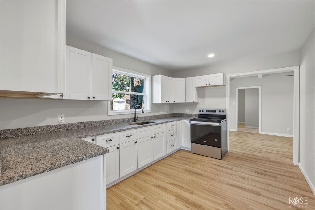 Image 11 of property listing at 318 Glenmore Drive, San Angelo, TX 76903