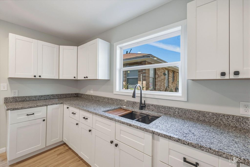 Image 12 of property listing at 318 Glenmore Drive, San Angelo, TX 76903