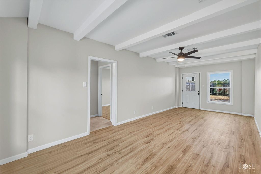 Image 15 of property listing at 318 Glenmore Drive, San Angelo, TX 76903