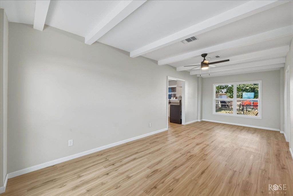 Image 16 of property listing at 318 Glenmore Drive, San Angelo, TX 76903