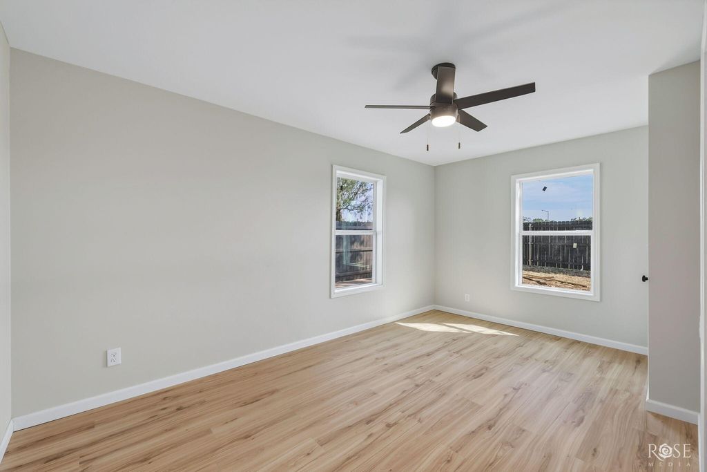 Image 17 of property listing at 318 Glenmore Drive, San Angelo, TX 76903