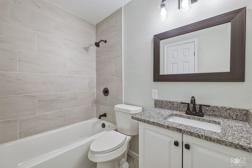 Image 19 of property listing at 318 Glenmore Drive, San Angelo, TX 76903