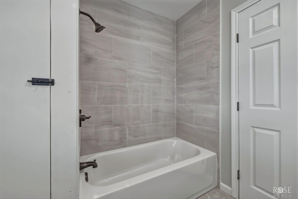 Image 22 of property listing at 318 Glenmore Drive, San Angelo, TX 76903