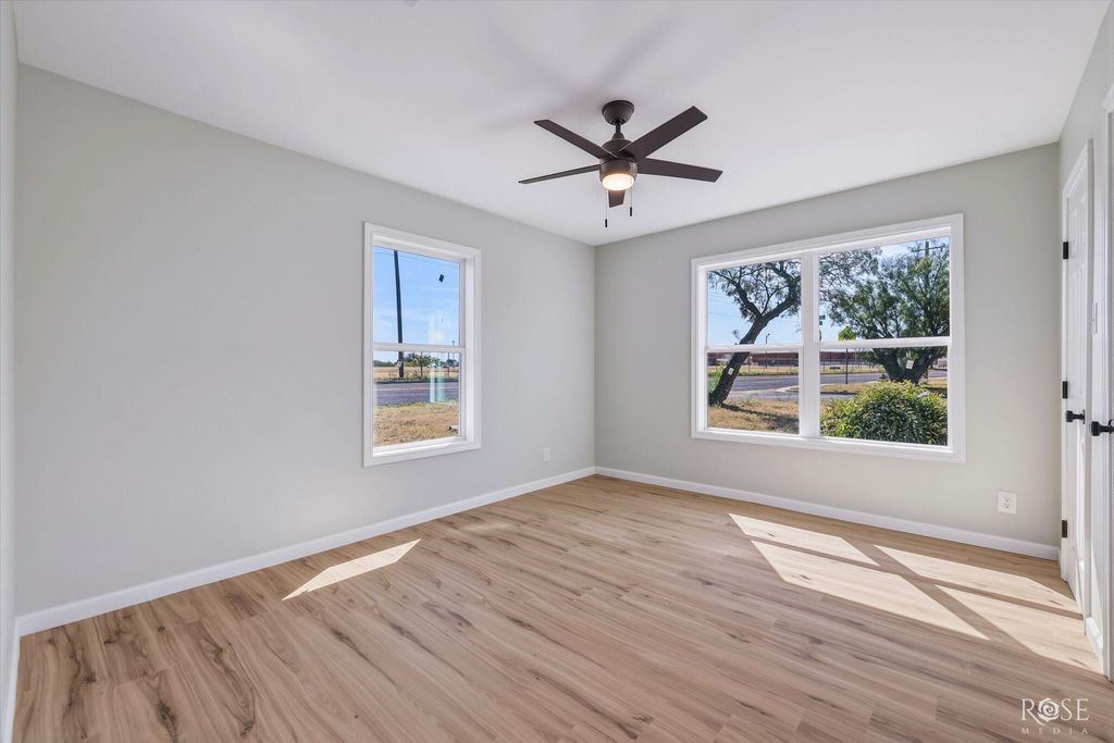 Image 23 of property listing at 318 Glenmore Drive, San Angelo, TX 76903