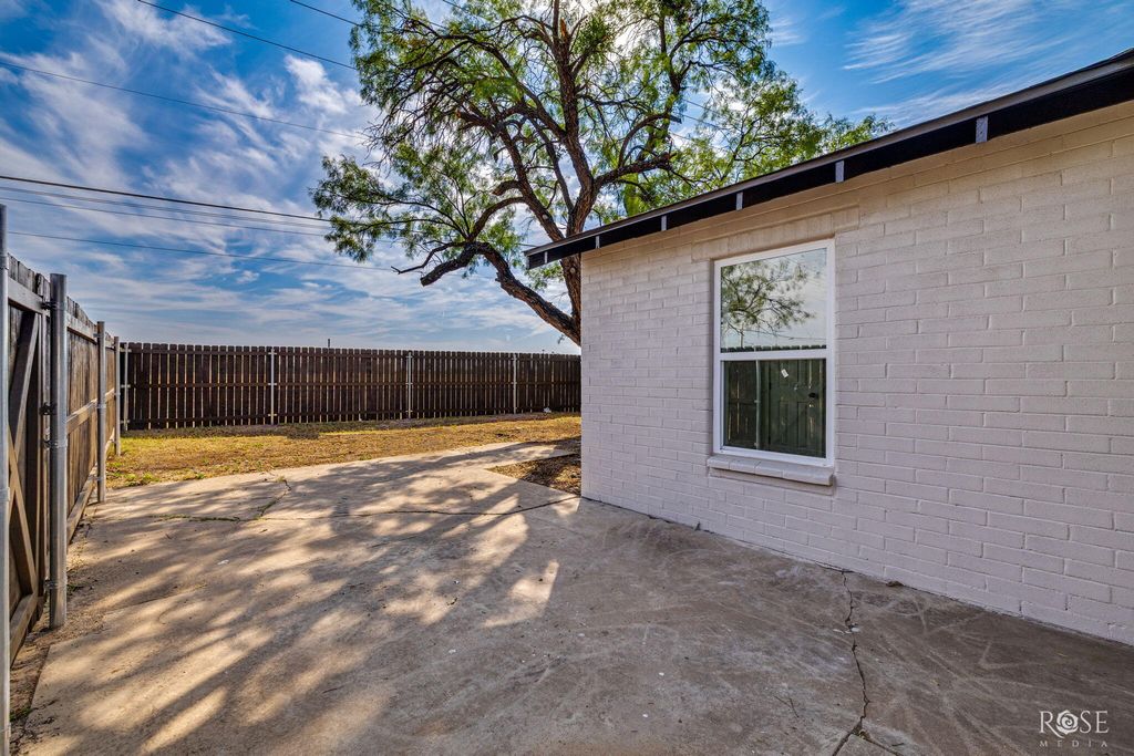 Image 25 of property listing at 318 Glenmore Drive, San Angelo, TX 76903