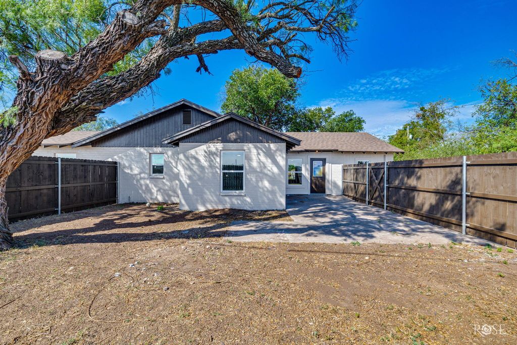 Image 27 of property listing at 318 Glenmore Drive, San Angelo, TX 76903