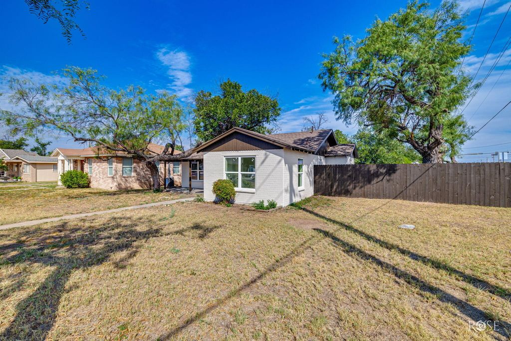Image 4 of property listing at 318 Glenmore Drive, San Angelo, TX 76903