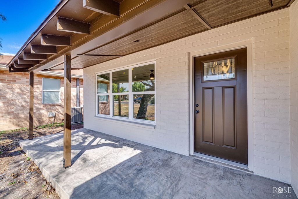 Image 6 of property listing at 318 Glenmore Drive, San Angelo, TX 76903