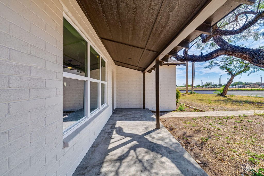 Image 7 of property listing at 318 Glenmore Drive, San Angelo, TX 76903