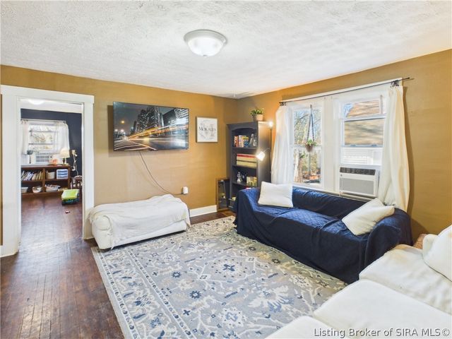 420 Oak Street, Sellersburg, IN 47172