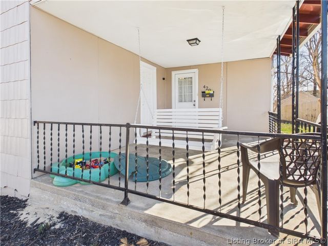 420 Oak Street, Sellersburg, IN 47172