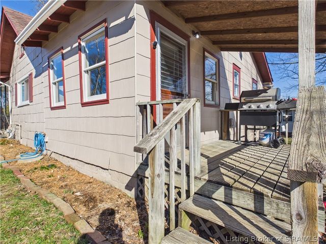 420 Oak Street, Sellersburg, IN 47172