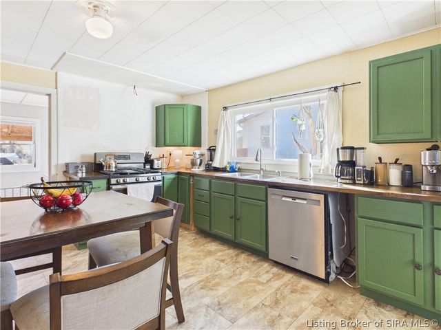 420 Oak Street, Sellersburg, IN 47172