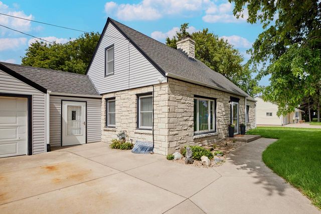 113 N 121st STREET, Wauwatosa, WI 53226