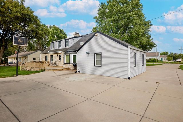 113 N 121st STREET, Wauwatosa, WI 53226