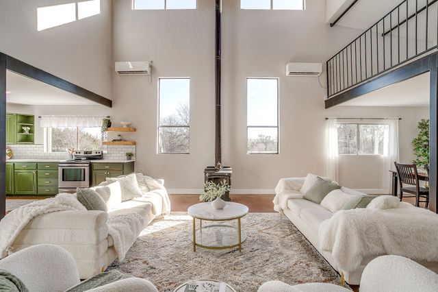 170 Creekwood Drive, Blum, TX 76627