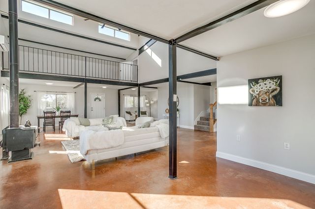 170 Creekwood Drive, Blum, TX 76627