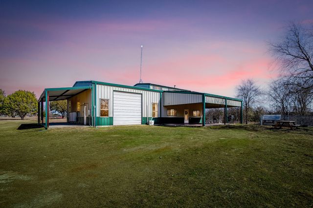 170 Creekwood Drive, Blum, TX 76627