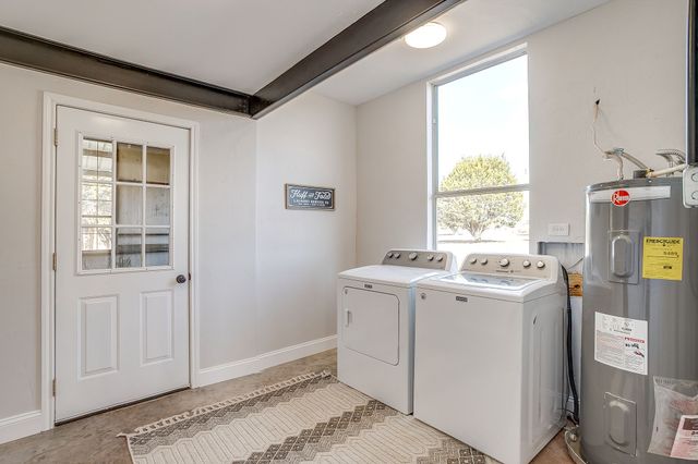 170 Creekwood Drive, Blum, TX 76627