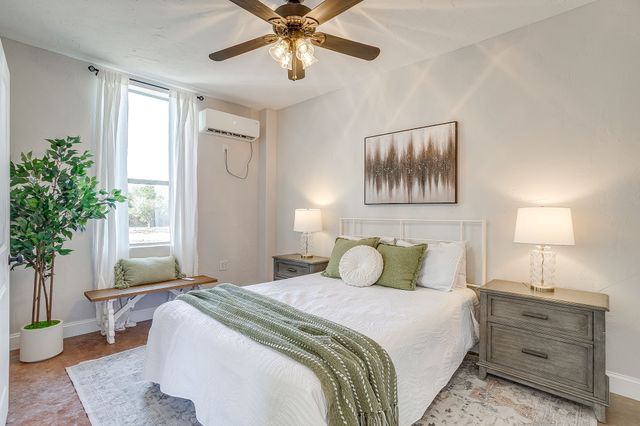 170 Creekwood Drive, Blum, TX 76627