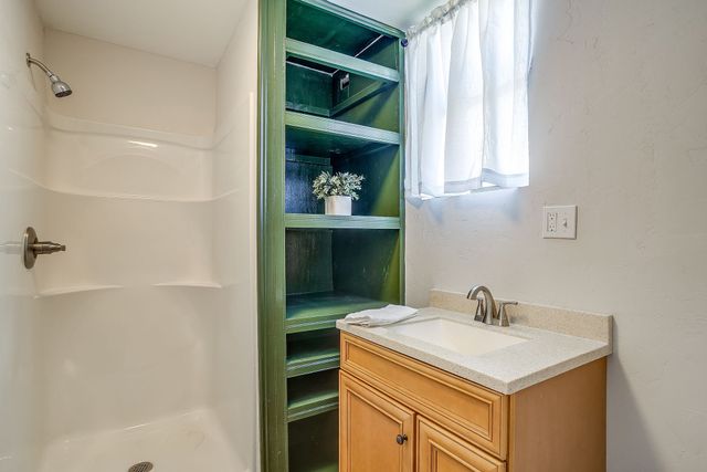 170 Creekwood Drive, Blum, TX 76627