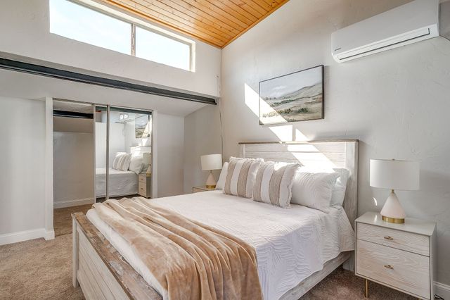 170 Creekwood Drive, Blum, TX 76627