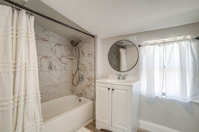 170 Creekwood Drive, Blum, TX 76627