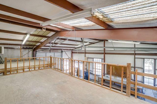 170 Creekwood Drive, Blum, TX 76627