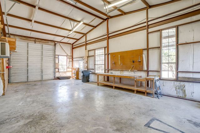 170 Creekwood Drive, Blum, TX 76627