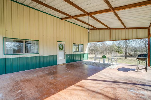 170 Creekwood Drive, Blum, TX 76627