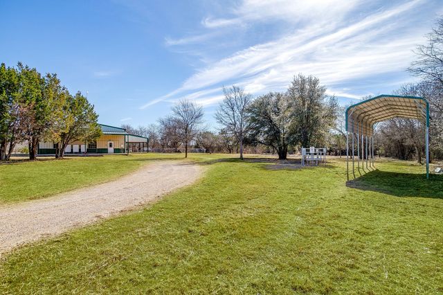 170 Creekwood Drive, Blum, TX 76627