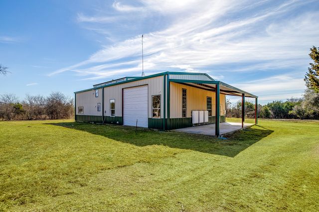 170 Creekwood Drive, Blum, TX 76627